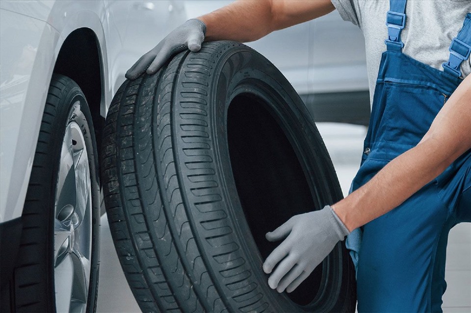 Kiểm tra, bảo dưỡng lốp xe là khâu rất quan trọng đảm bảo an toàn cho xe.